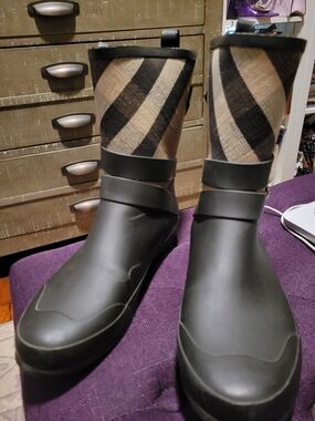 Burberry Black Rubber Rain Boots with Beige/Black Check Cuff